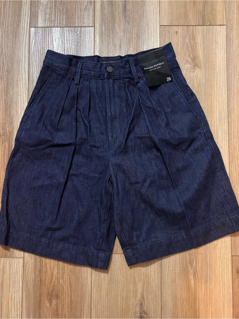Banana Republic Premium Denim High-Rise shorts 25